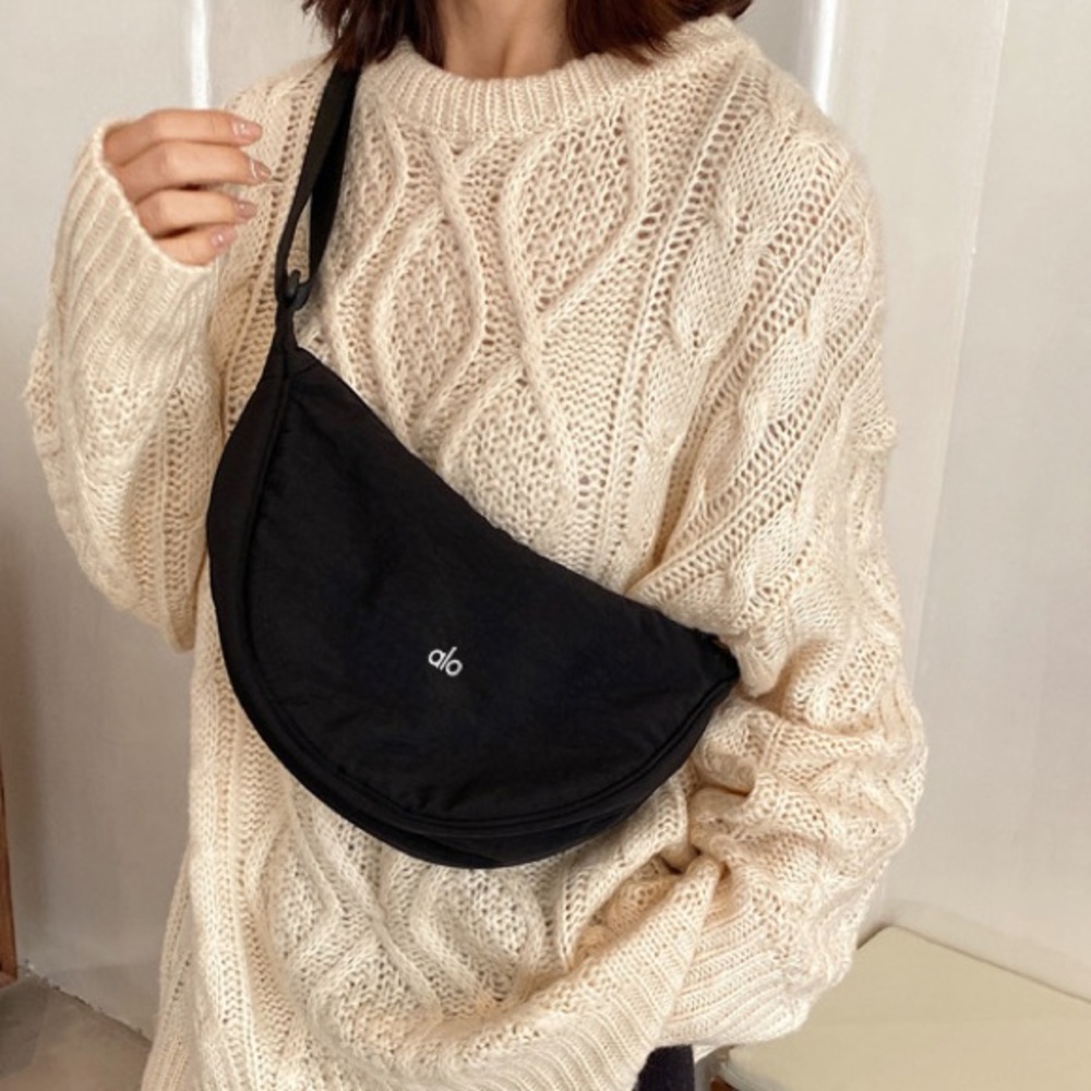 🌴🌴ALO Yoga Crossbody Bag with Ornate Design - Picture 3 of 4